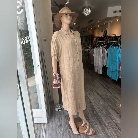 100% linen button front dress by Velvet .
Graham & Spencer - Picture 9 of 10